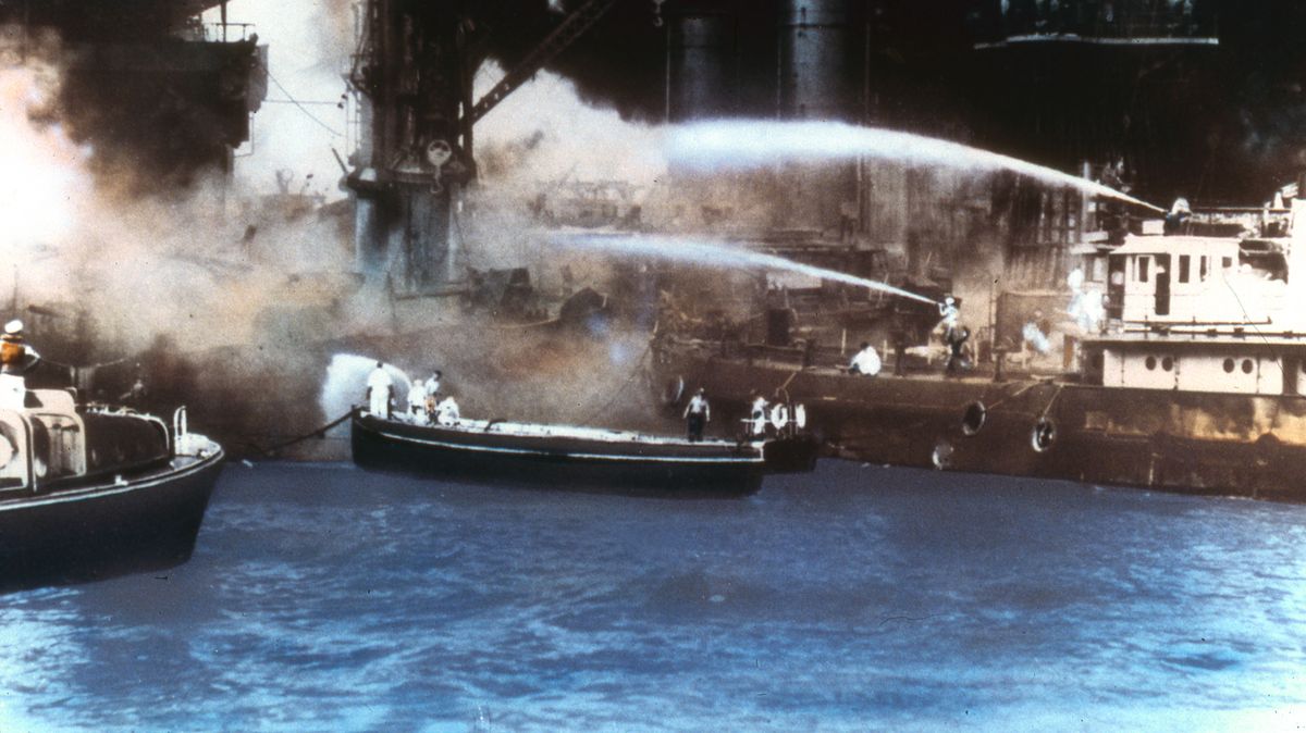 Fotky: Drtivý úder na Pearl Harbor, jak ho viděli japonští piloti